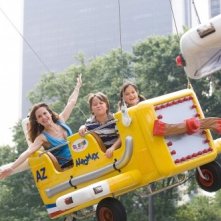 Ella Bleu Travolta, Conner Rayburn e Kelly Preston in un'immagine del film Daddy Sitter