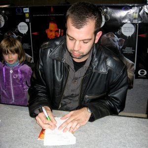Fantasy Horror Award 2010: Milan Todorovic co-autore di Zone of the Dead, firma gli autografi.