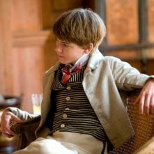 Il piccolo Thomas Brodie-Sangster in un'immagine del film Bright Star