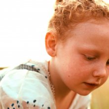 La piccola Edie Martin in una scena del film Bright Star