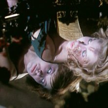 Mary Arden e Lea Lander in una scena del film Sei donne per l'assassino