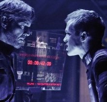 Michael Dorman in una scena del film Daybreakers