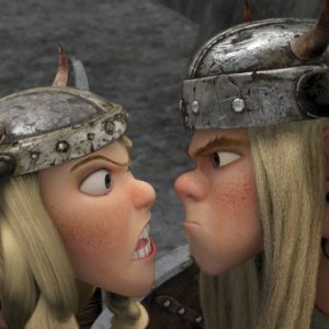 Ruffnut e Tuffnut in una scena del film Dragon Trainer