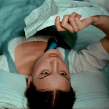 Un'immagine bucolica dal film Bright Star con la protagonista Abbie Cornish