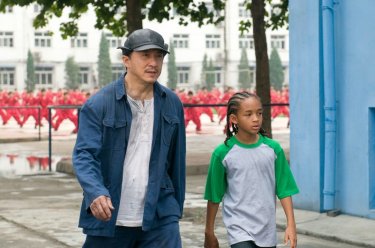 Una scena del film Karate Kid con Mr. Han (Jackie Chan) e Dre (Jaden Smith)
