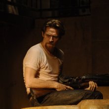 Willem Dafoe in una scena del film Daybreakers