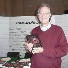 Fantasy Horror Award 2010 Brian Yuzna Davanti Allo Stand Di Movieplayer It 150620