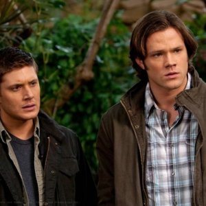 Jensen Ackles e Jared Padalecki in una scena dell'episodio Dark Side of the Moon di Supernatural