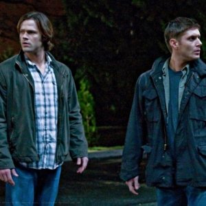 Jensen Ackles e Jared Padalecki nell'episodio Dark Side of the Moon di Supernatural