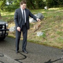 Brendan Fraser alle prese con uno dei nemici roditori nel film Puzzole alla riscossa