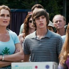 Brooke Shields, Skyler Samuels e Matt Prokop in un'immagine di Puzzole alla riscossa