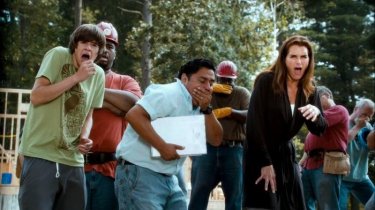 Matt Prokop, Ricky Garcia e Brooke Shields in un'immagine di Puzzole alla riscossa