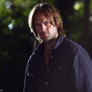 Josh Holloway nell'episodio The Package di Lost
