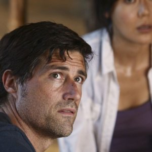 Matthew Fox e Yunjin Kim nell'episodio The Package di Lost