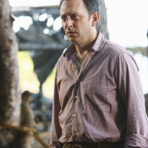 Michael Emerson in una scena dell'episodio The Package di Lost