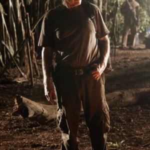 Terry O'Quinn in una scena dell'episodio The Package di Lost