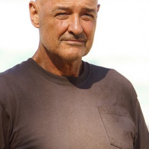 Terry O'Quinn nell'episodio The Package di Lost