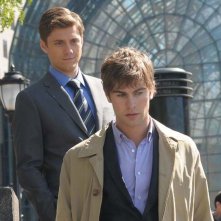 Trip (Aaron Tveit) alle spalle di Nate (Chace Crawford) nell'episodio The Grandfather: Part II di Gossip Girl
