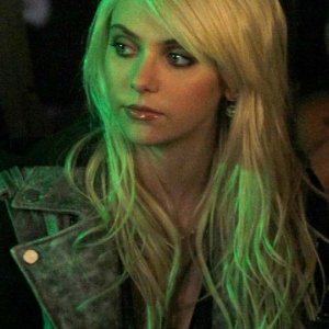 Un primo piano di Taylor Momsen (Jenny) nell'episodio The Last Days of Disco Stick della terza stagione Gossip Girl