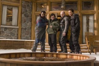 John Cusack, Clark Duke, Craig Robinson e Rob Corddry in una scena di Hot Tub Time Machine