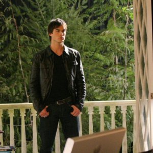 L'arrivo di Damon (Ian Somerhalder) in casa Salvatore nel Pilot di Vampire Diaries