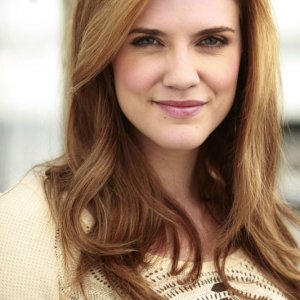 La bellissima Sara Canning in uno scatto promo per l'episodio History Repeating di Vampire Diaries