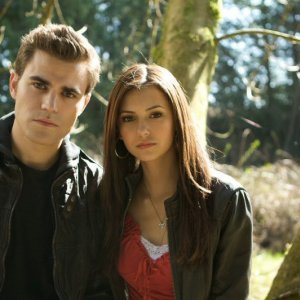 Paul Wesley e Nina Dobrev posano per uno scatto promo del Pilot di The Vampire Diaries