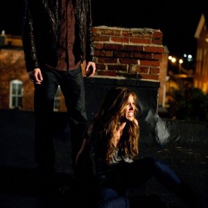 Stefan (Paul Wesley) e Vicki (Kayla Ewell) nell'episodio La Notte della Cometa di Vampire Diaries