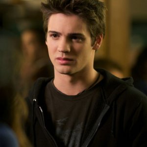 Steven R. McQueen interpreta Jeremy Gilbert nell'episodio Pilota di The Vampire Diaries