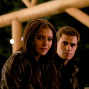 Un'immagine tratta dal Pilot di The Vampire Diaries con Nina Dobrev e Paul Wesley
