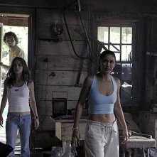 Eliza Dushku, Emmanuelle Chriqui con Jeremy Sisto nel film Wrong Turn