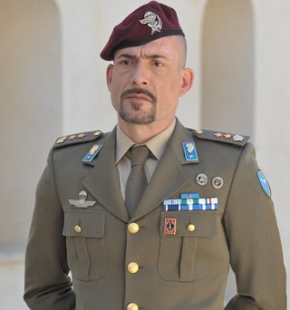 Gianmarco Tognazzi in divisa nel film Le ultime 56 ore