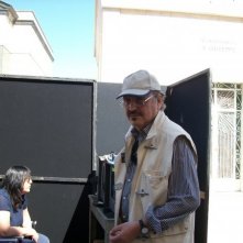 Il regista Claudio Fragasso sul set del suo film Le ultime 56 ore