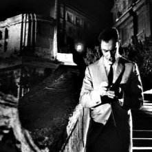 John Saxon in una scena del film La ragazza che sapeva troppo di Mario Bava