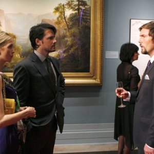 Kelly Rutherford, Matthew Settle e Desmond Harrington nell'episodio The Sixteen Year Old Virgin di Gossip Girl