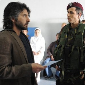 Luca Lionello e Maurizio Merli ina una scena del film Le ultime 56 ore