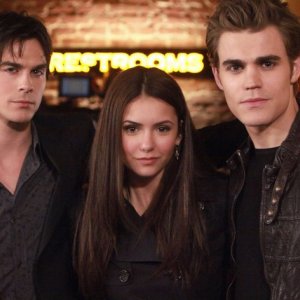 Una foto del trio sul set dell'episodio A Few Good Men di Vampire Diaries