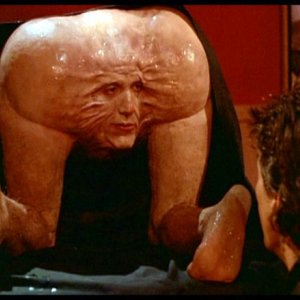 Una irriverente scena di Society, diretto da Brian Yuzna