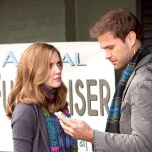 Una sequenza dell'episodio A Few Good Men di Vampire Diaries con Sara Canning e Matt Davis