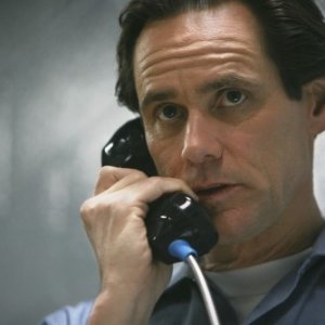 Jim Carrey in un primo piano tratto dal film Colpo di fulmine - Il mago della truffa