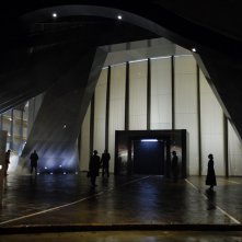 Un'immagine dell'ingresso dell'edificio di Bromley nel film Daybreakers - L'ultimo vampiro