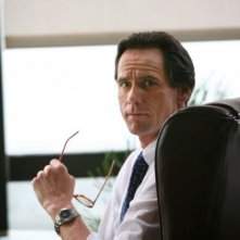 Un perplesso Jim Carrey nel film Colpo di fulmine - Il mago della truffa