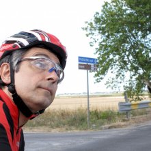 Vincenzo Salemme in una scena faticosa del film La vita è una cosa meravigliosa