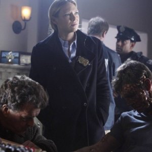 Anna Torv nell'episodio Olivia. In The Lab. With The Revolver. di Fringe