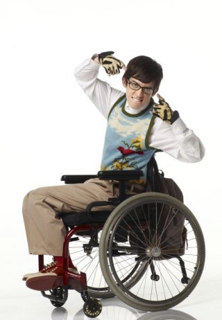 Glee: Kevin McHale interpreta Artie