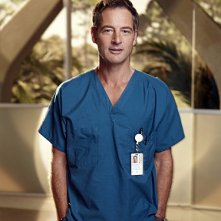 Jeremy Northam è il Dr. Matthew Proctor nella serie Miami Medical