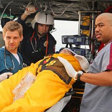 Mike Vogel e Omar Gooding nell'episodio 88 Seconds di Miami Medical