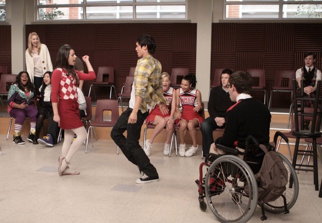 Un Momento Delle Prove Dei New Directions Nell Episodio Hell O Di Glee 151461