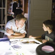 Greg Kinnear e Bobby Coleman in una scena di The Last Song