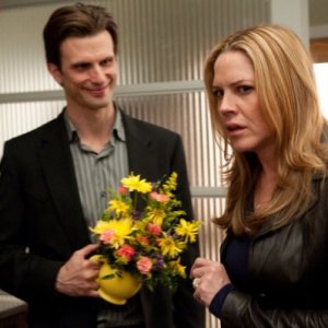 In Plain Sight: Fred Weller e Mary McCormack nell'episodio Father Goes West
